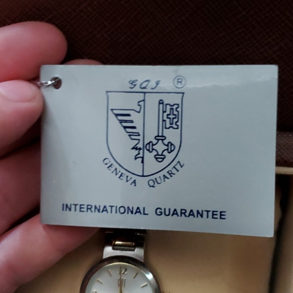 NWT-  Geneva quartz women's watch - Picture 4 of 4